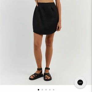 Linen miniskirt - runs small. Look at size chart photo